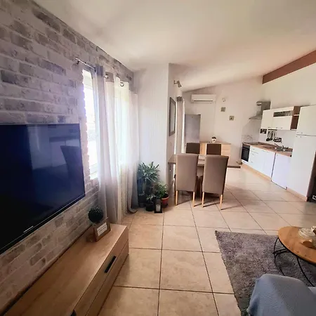 Simun Примоштен